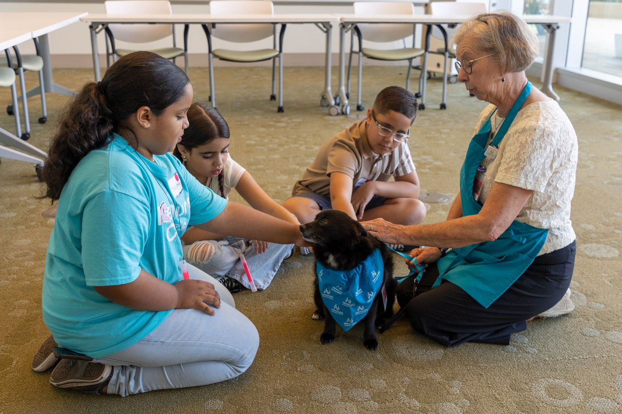 Children with a therapy dog